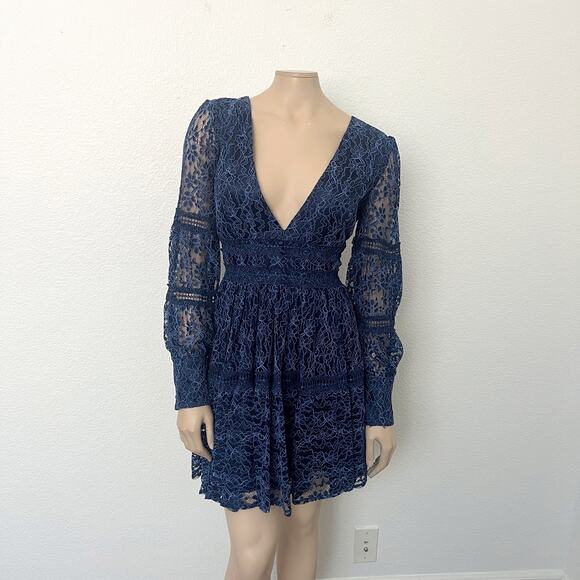 [Bardot] Navy Blue Deep V-Neck Venice Floral Lace Tiered Mini Dress Size Large L - Picture 3 of 13